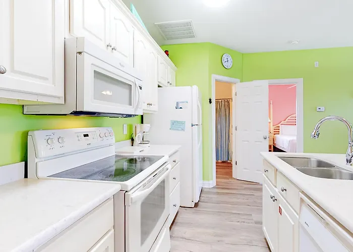 Colorful Duplex With Porch Wifi & Ac - Walk To The Holiday home