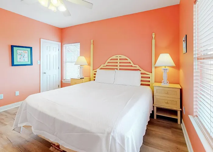 Colorful Duplex With Porch Wifi & Ac - Walk To The Gulf Shores