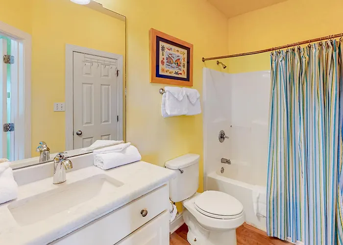 Colorful Duplex With Porch Wifi & Ac - Walk To The *