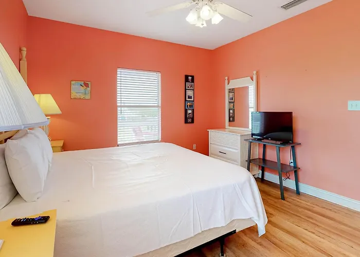 Colorful Duplex With Porch Wifi & Ac - Walk To The Holiday home Gulf Shores