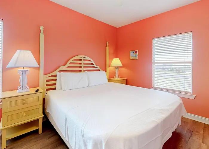 Colorful Duplex With Porch Wifi & Ac - Walk To The