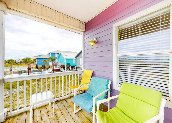 Colorful Duplex With Porch Wifi & Ac - Walk To The Holiday home